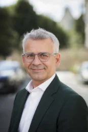 "...C'est sur ce socle de vigilance et d'humilité que Tours a bâti, depuis six ans, un nouveau rapport au vivant. Car l'urgence est réelle : en France, 18 % des espèces ont disparu, 78 % des habitats sont en mauvais état de conservation...."